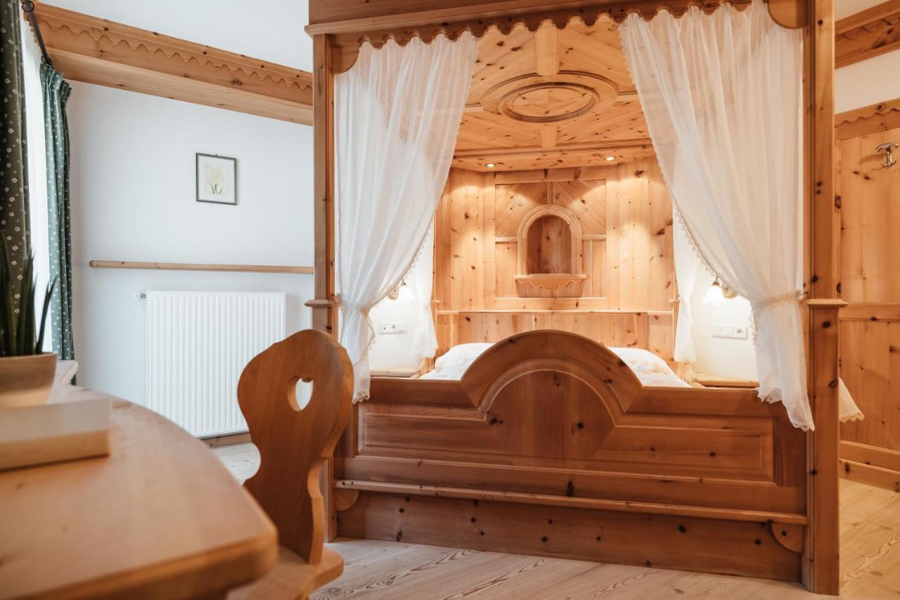 Garni Ciasa Urban Aparthotel Badia  Ngoại thất bức ảnh