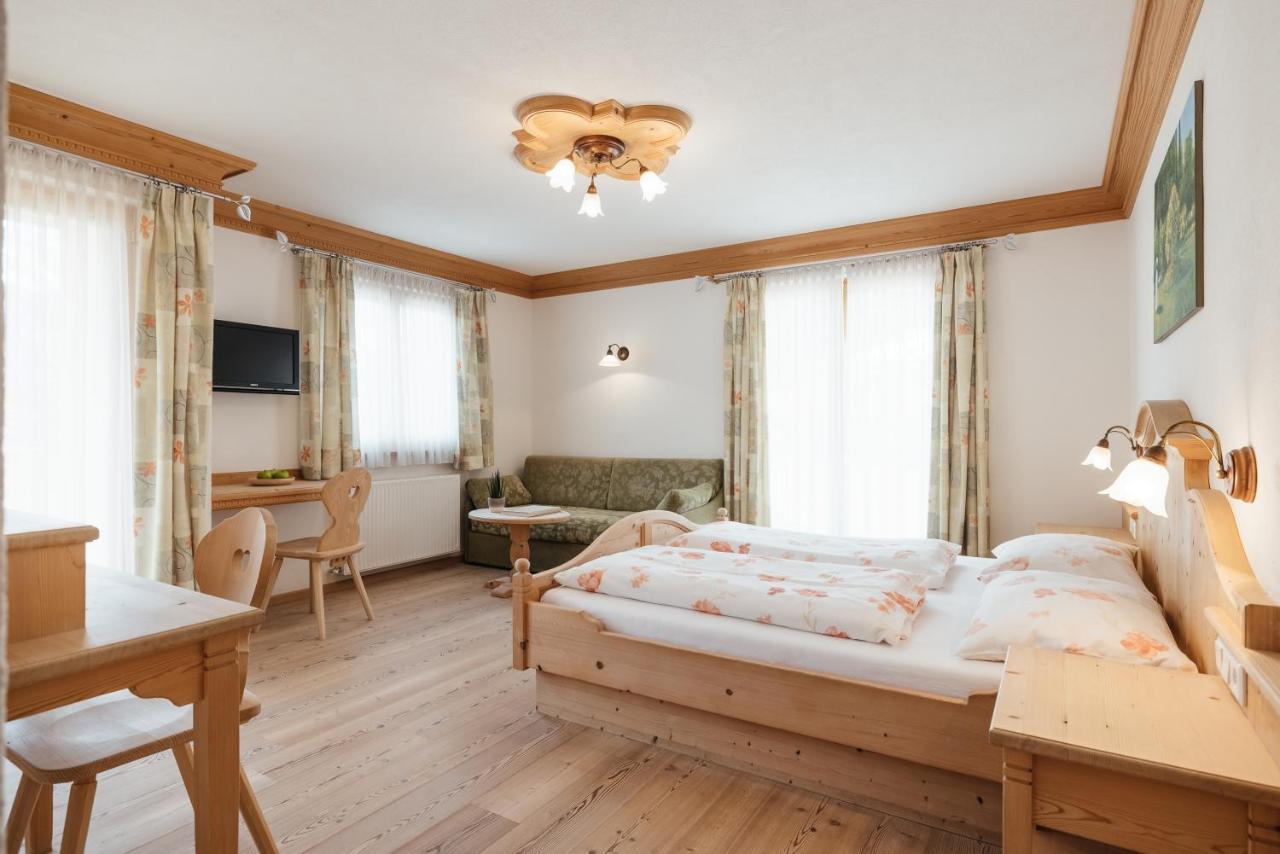 Garni Ciasa Urban Aparthotel Badia  Ngoại thất bức ảnh